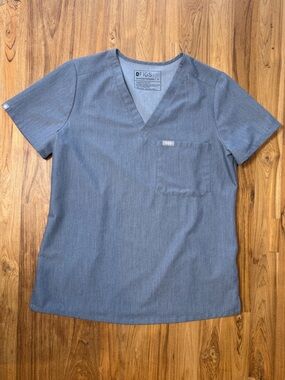 FIGS Scrub Top Women’s Small Catarina One Pocket Grey Short Sleeve Shirt